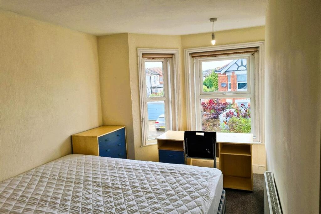 Additional image 7 of 6 bedroom House in Winton