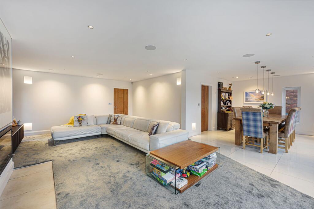 Additional image 10 of Moorview, Moss Bank Way, BL1 3LR – Stunning Home with Roof Terrace, Cinema Room & Outdoor Kitchen
