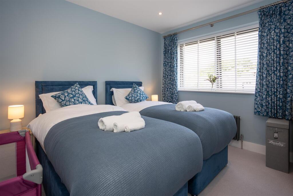 Additional image 20 of Sandbanks Road, Lilliput