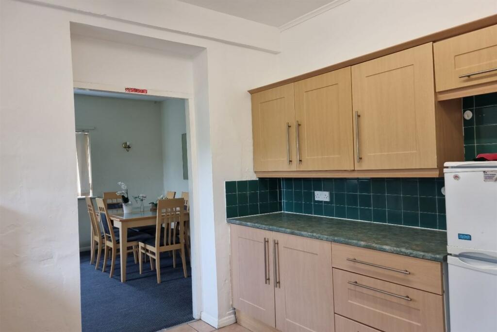 Additional image 4 of 6 bedroom Detached House in Winton