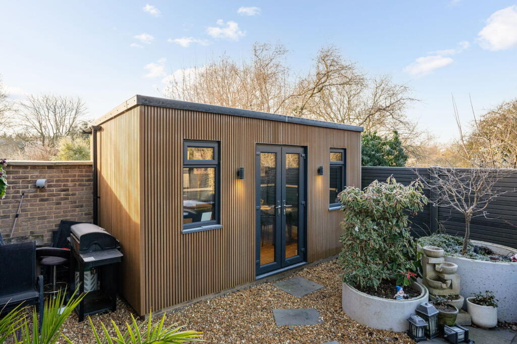 Additional image 21 of Highfields , Caldecote , CB23 7NY