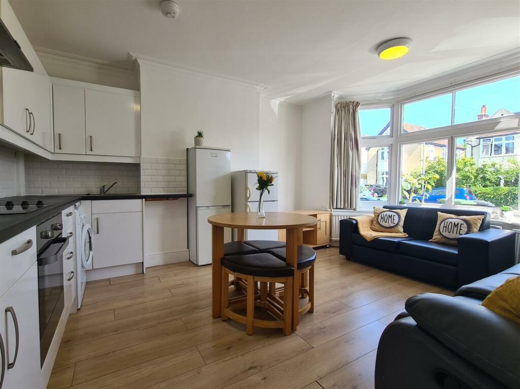 Additional image 2 of 27 Highworth Avenue, Cambridge, CB4 2BQ