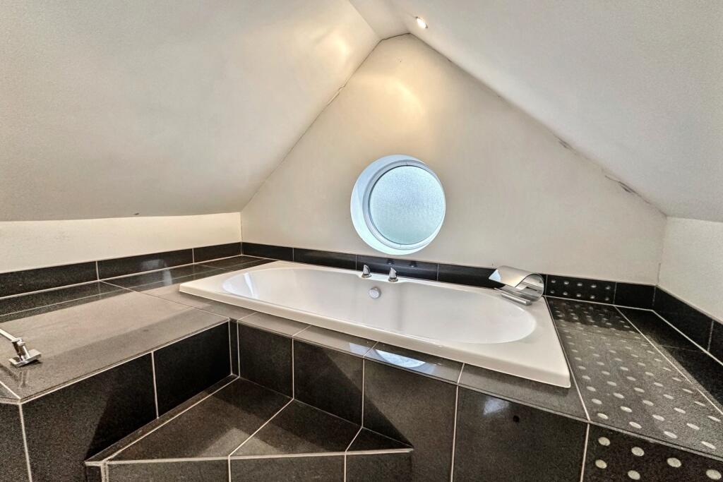 Additional image 10 of Kinson