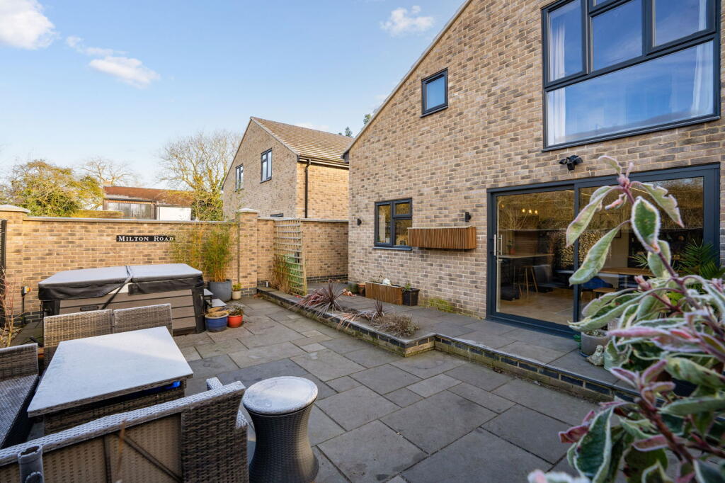 Additional image 24 of Highfields , Caldecote , CB23 7NY