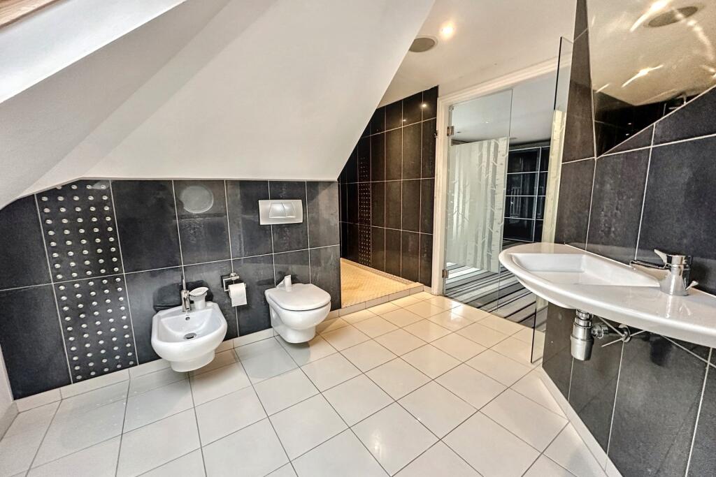 Additional image 12 of Kinson