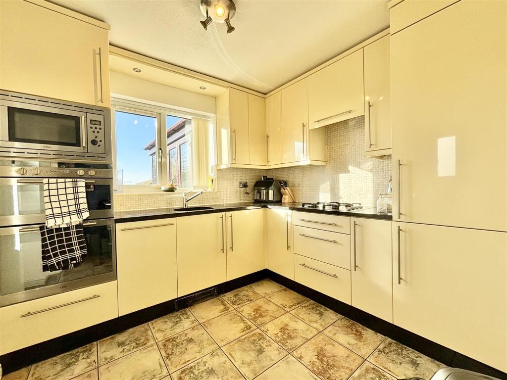 Additional image 3 of Meadowcroft Rise, Bradford 4