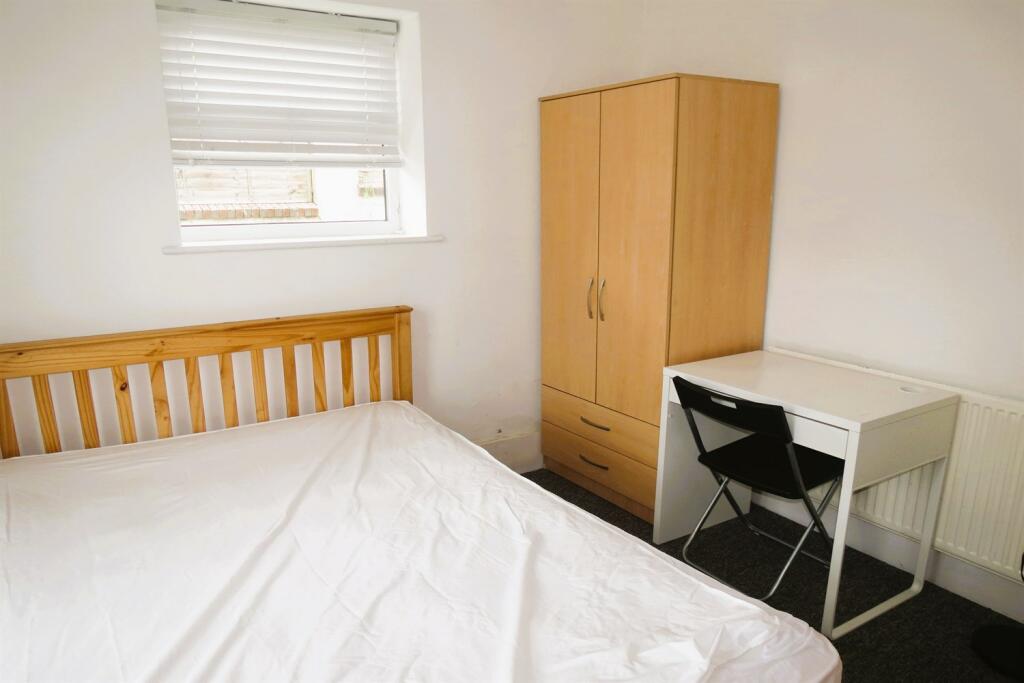 Additional image 4 of 6 bedroom Semi Detached House in Winton