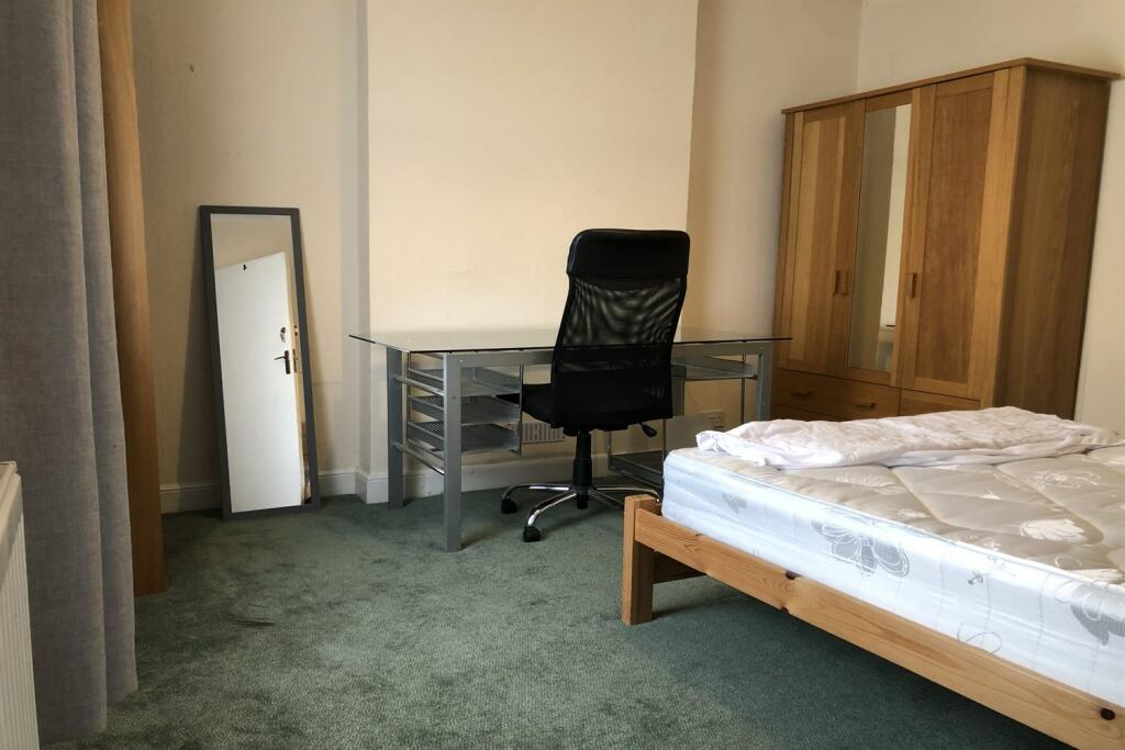 Additional image 9 of 6 bedroom Detached House in Bournemouth