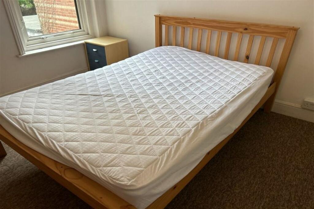 Additional image 6 of 6 bedroom Detached House in Winton