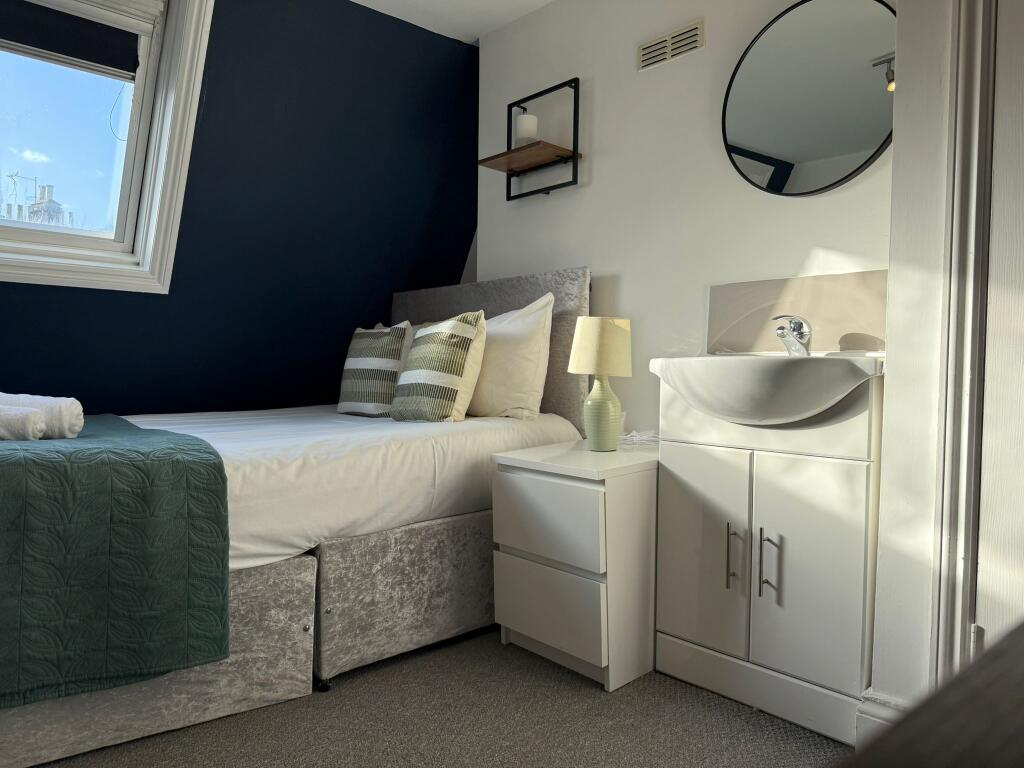 Additional image 4 of 32A Western Road