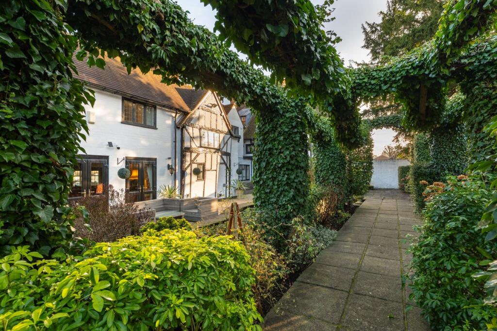 Additional image 48 of High Street, Henley-in-Arden, B95