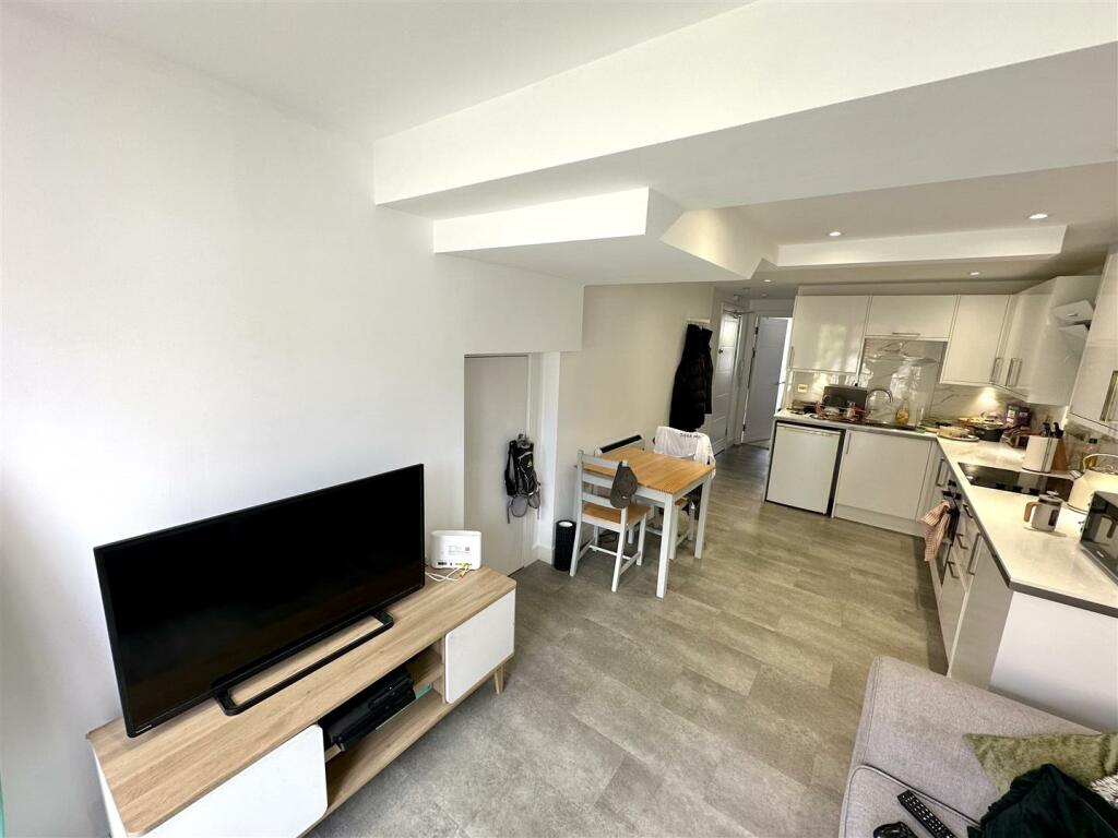 Additional image 9 of Connaught Road, Flat 5, Cardiff