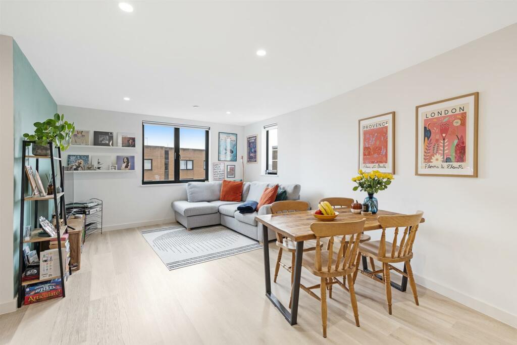 Additional image 14 of The Bayside, Manilla Crescent - PENTHOUSE WITH SEA VIEWS