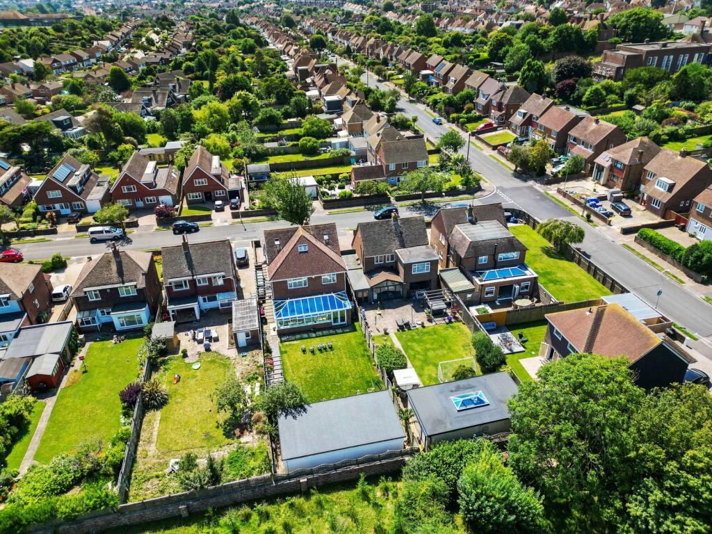 Additional image 48 of Stuart Avenue, Eastbourne, BN21 1UR