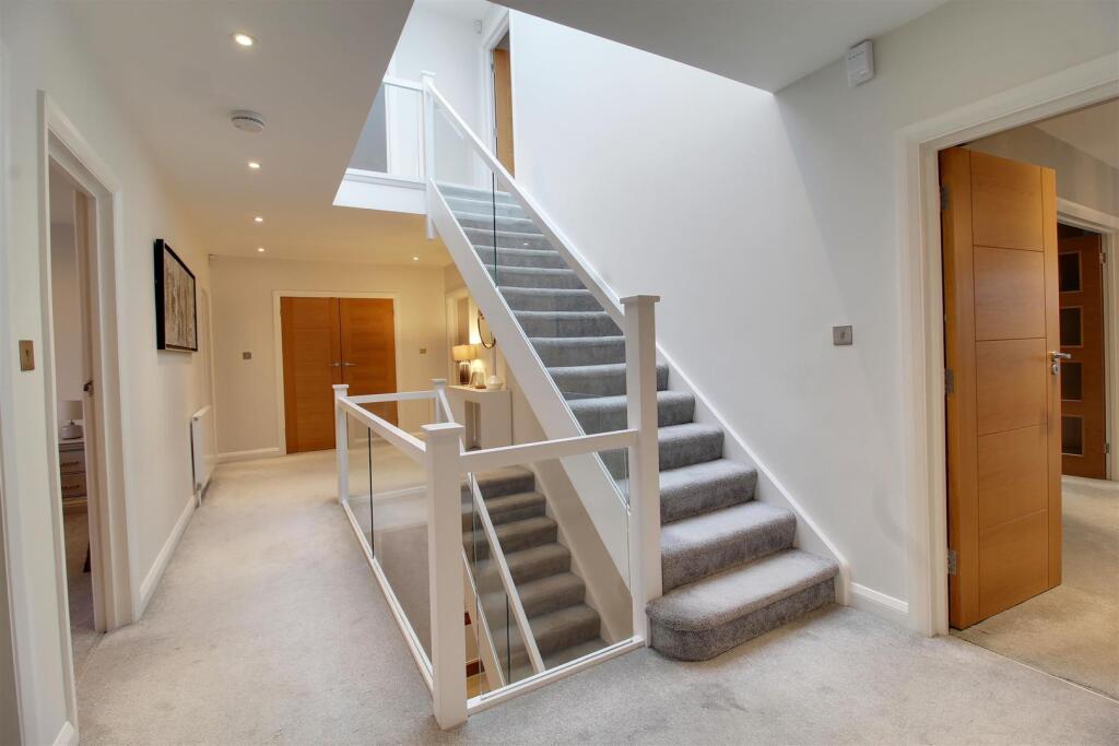 Additional image 33 of Mymms Drive, Brookmans Park