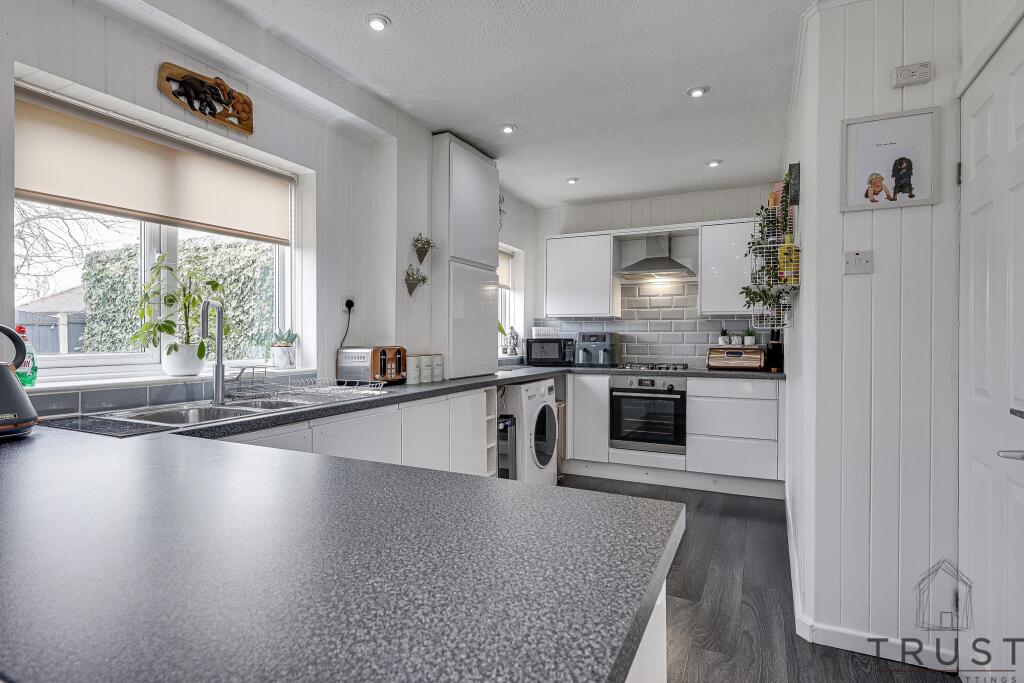 Additional image 2 of Links Avenue, Cleckheaton