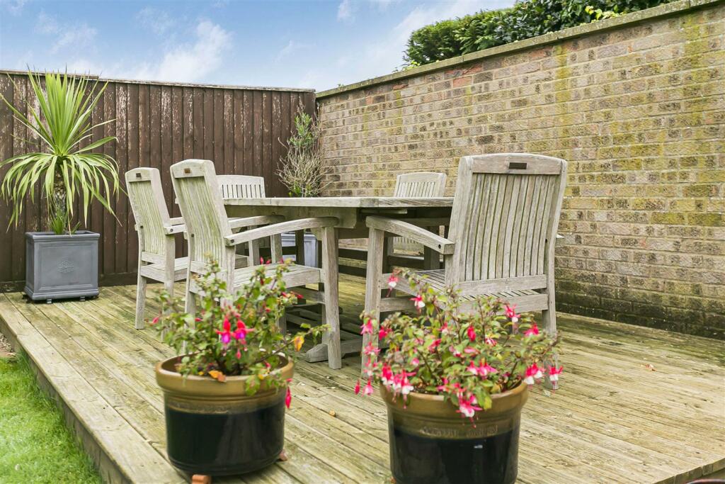 Additional image 24 of Ferndale Close, Newmarket
