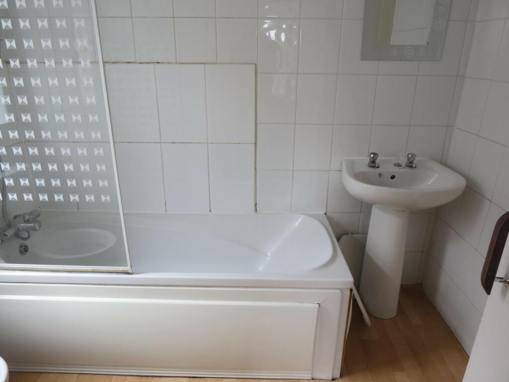 Additional image 13 of 6 bedroom Detached House in Winton