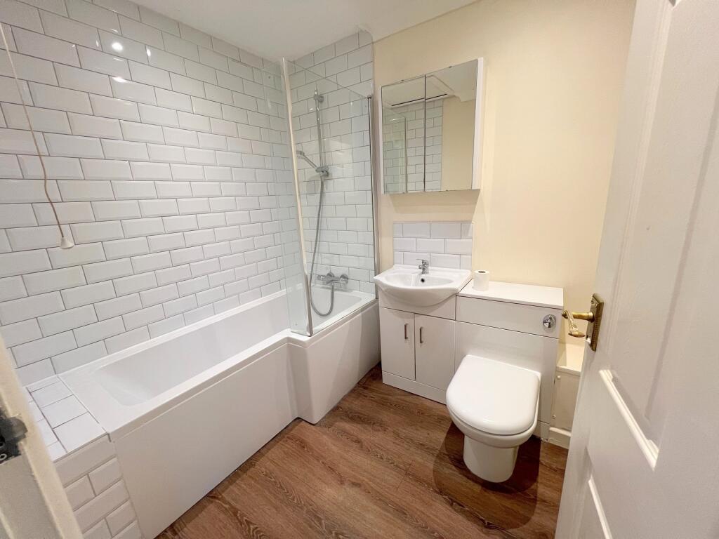Additional image 10 of Ferndale Road, New Milton, Hampshire. BH25 5EY