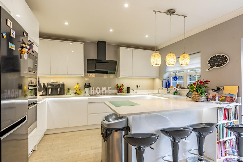 Additional image 4 of Beningfield Drive, London Colney, St. Albans, Hertfordshire, AL2