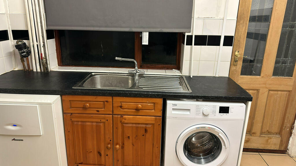 Additional image 2 of Claude Road, Cardiff(City), CF24