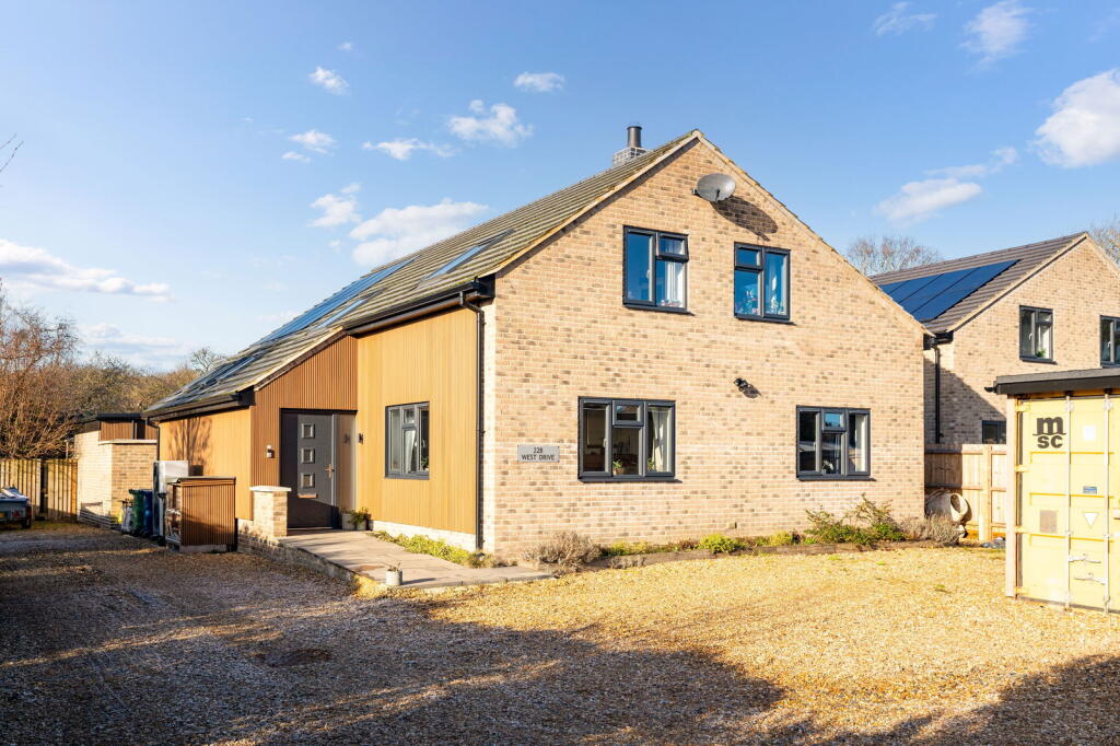 Additional image 25 of Highfields , Caldecote , CB23 7NY