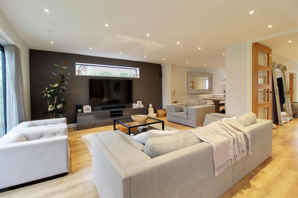 Additional image 13 of Mymms Drive, Brookmans Park