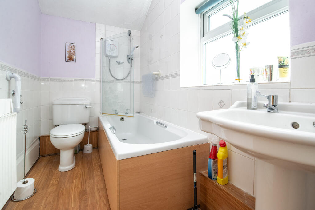 Additional image 11 of Gilstead Lane, Gilstead, Bingley, West Yorkshire, BD16