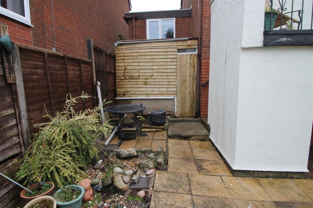 Additional image 18 of Rough Hill Drive, Rowley Regis