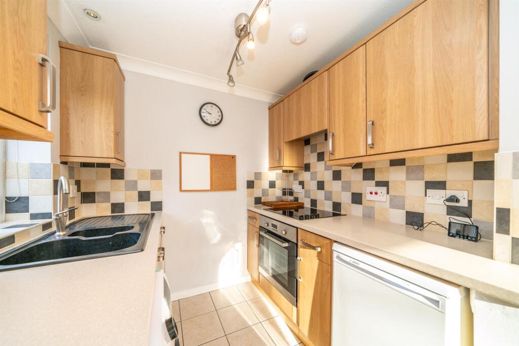 Additional image 5 of Batchwood Drive, St. Albans