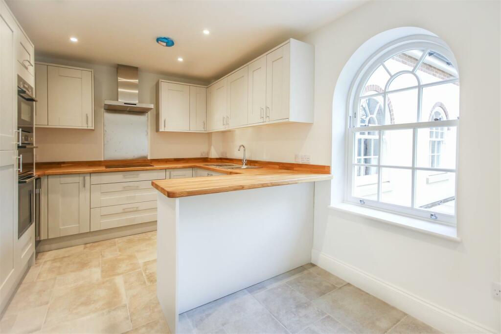 Additional image 6 of Oakfields, Vicarage Road, Newmarket