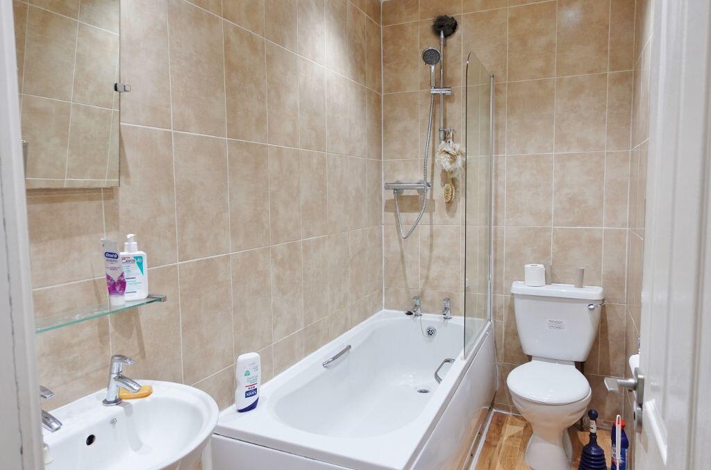 Additional image 7 of Field Terrace Road, Newmarket - ROOM with utilities included!