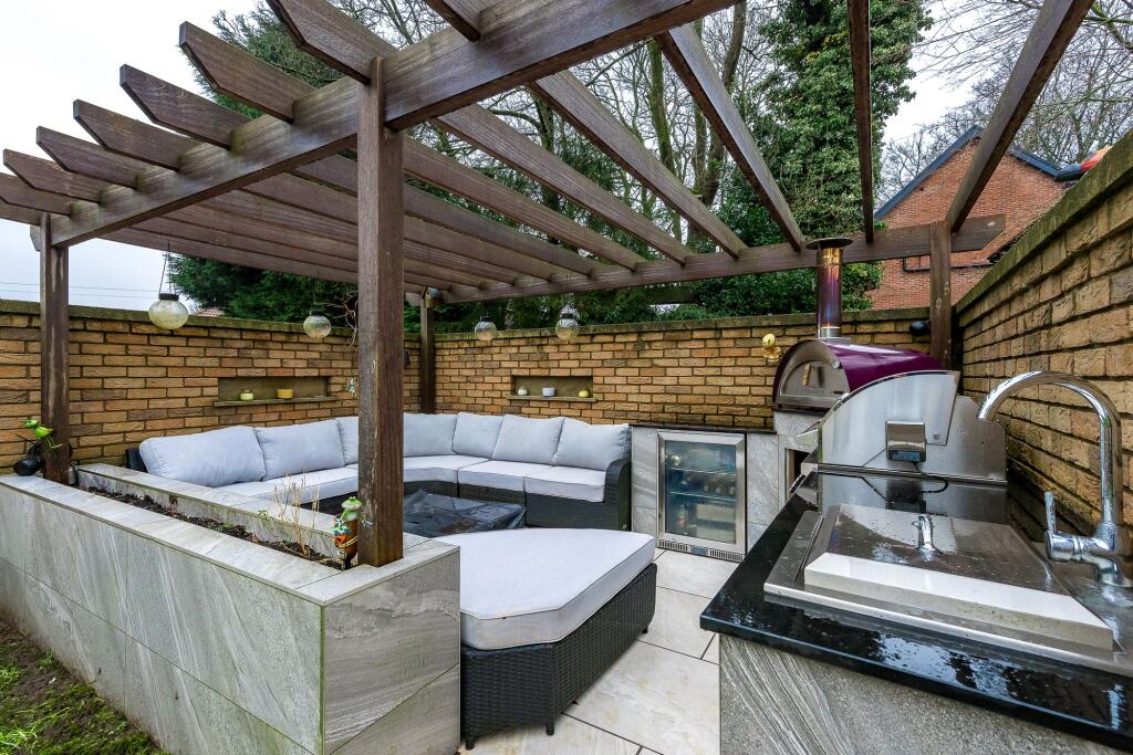 Additional image 46 of Moorview, Moss Bank Way, BL1 3LR – Stunning Home with Roof Terrace, Cinema Room & Outdoor Kitchen