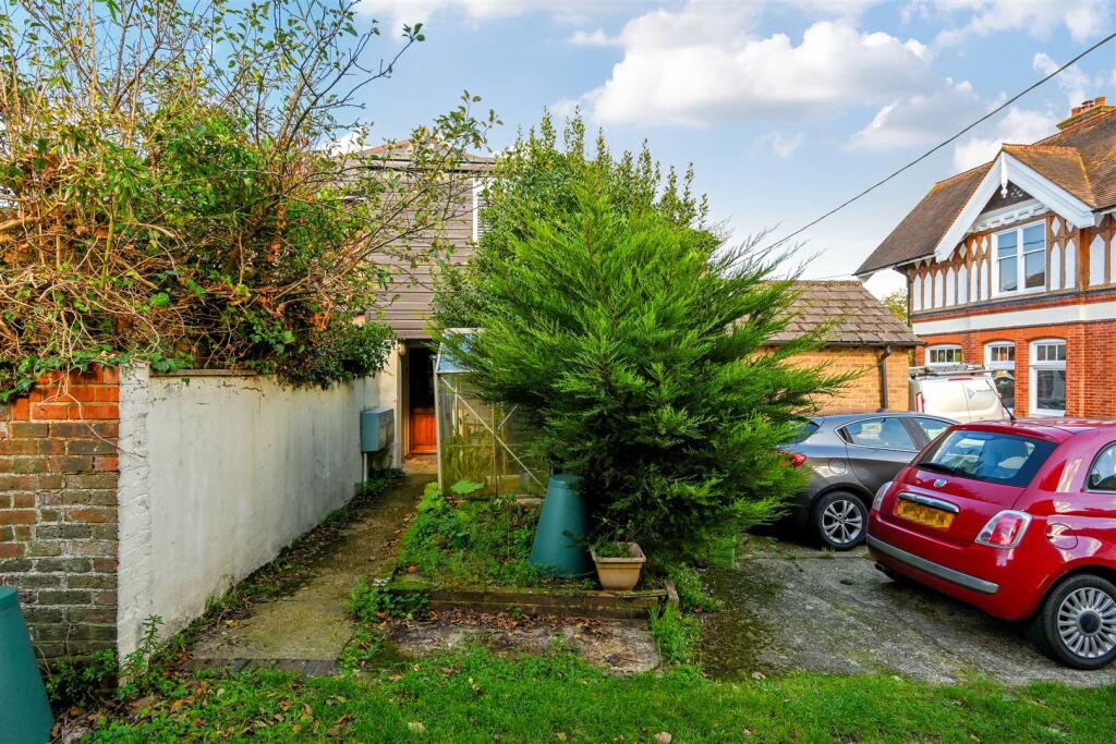 Additional image 13 of Weavers Lane, Henfield
