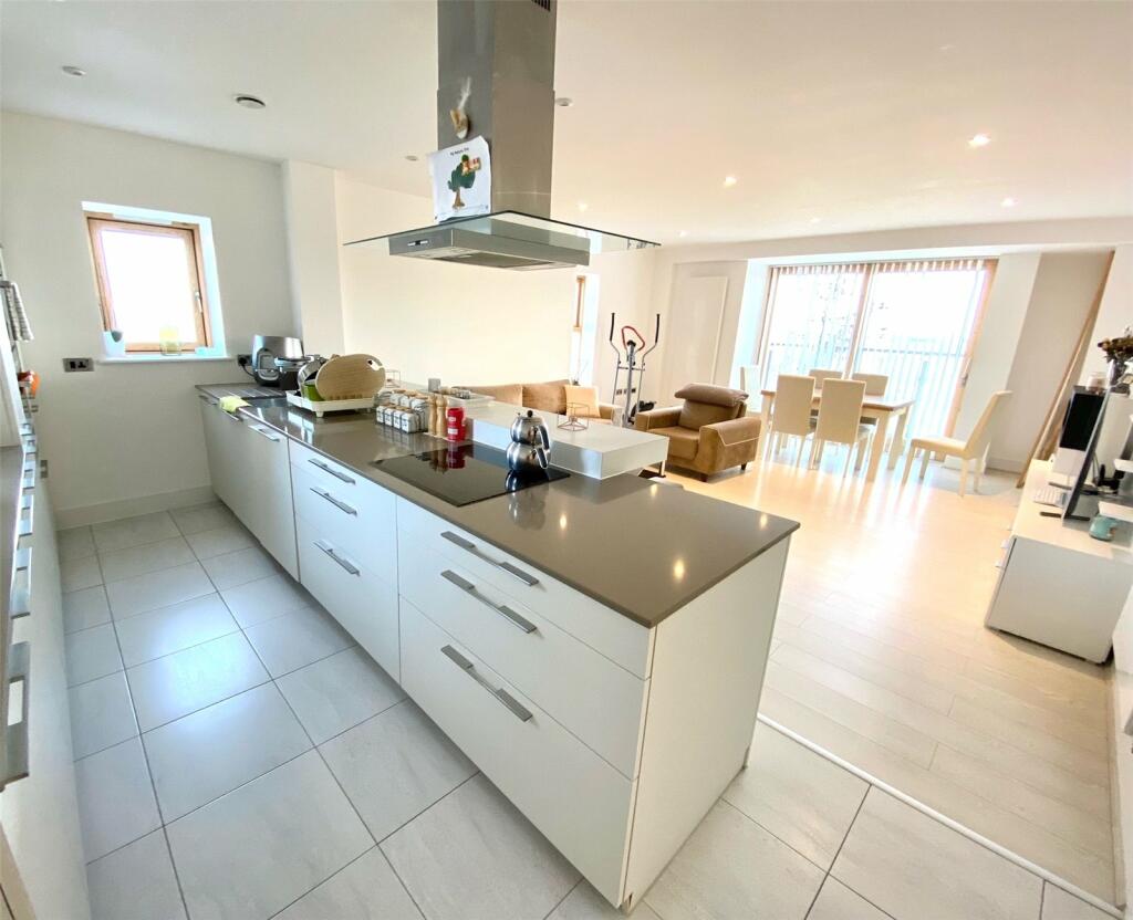 Plas Bowles, Cardiff, CF11