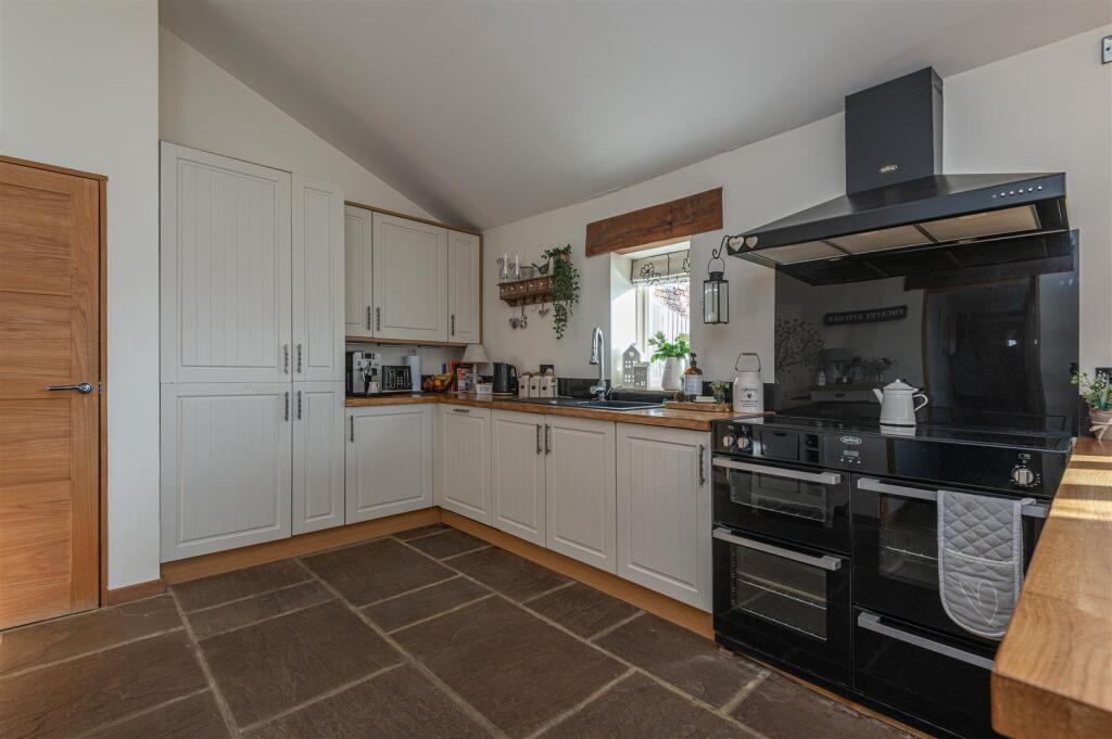 Additional image 10 of Latham Lane, Gomersal, Cleckheaton