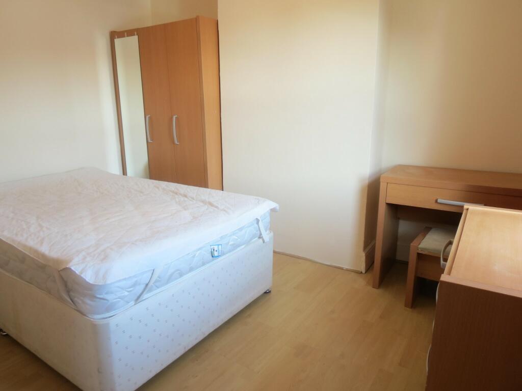 Additional image 9 of 6 bedroom Detached House in Winton