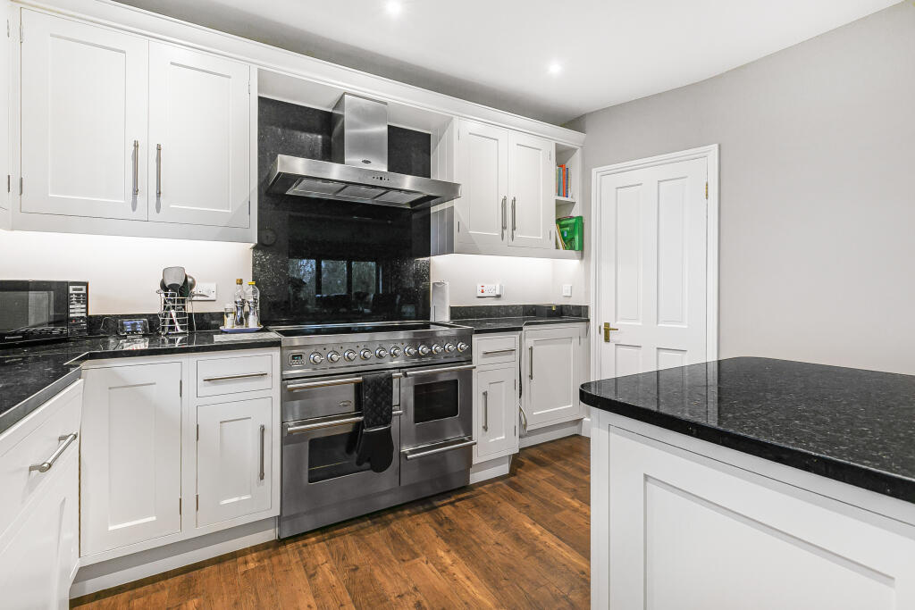 Additional image 10 of The Grove, Brookmans Park, AL9 7RN