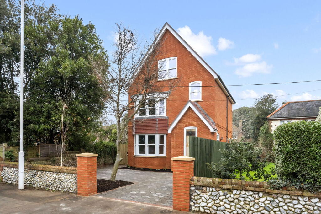 Lansdowne Road, Worthing, BN11