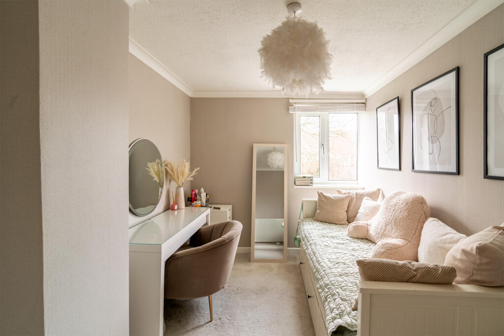 Additional image 11 of Overhill, Pill