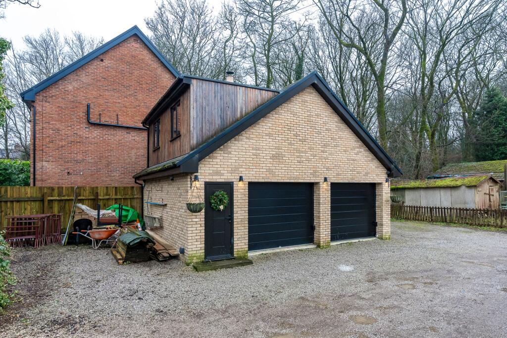 Additional image 50 of Moorview, Moss Bank Way, BL1 3LR – Stunning Home with Roof Terrace, Cinema Room & Outdoor Kitchen