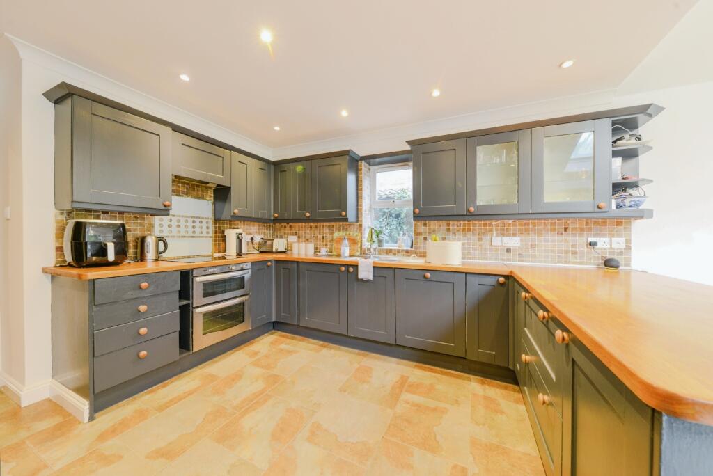 Additional image 24 of Park Street Lane, St. Albans, AL2