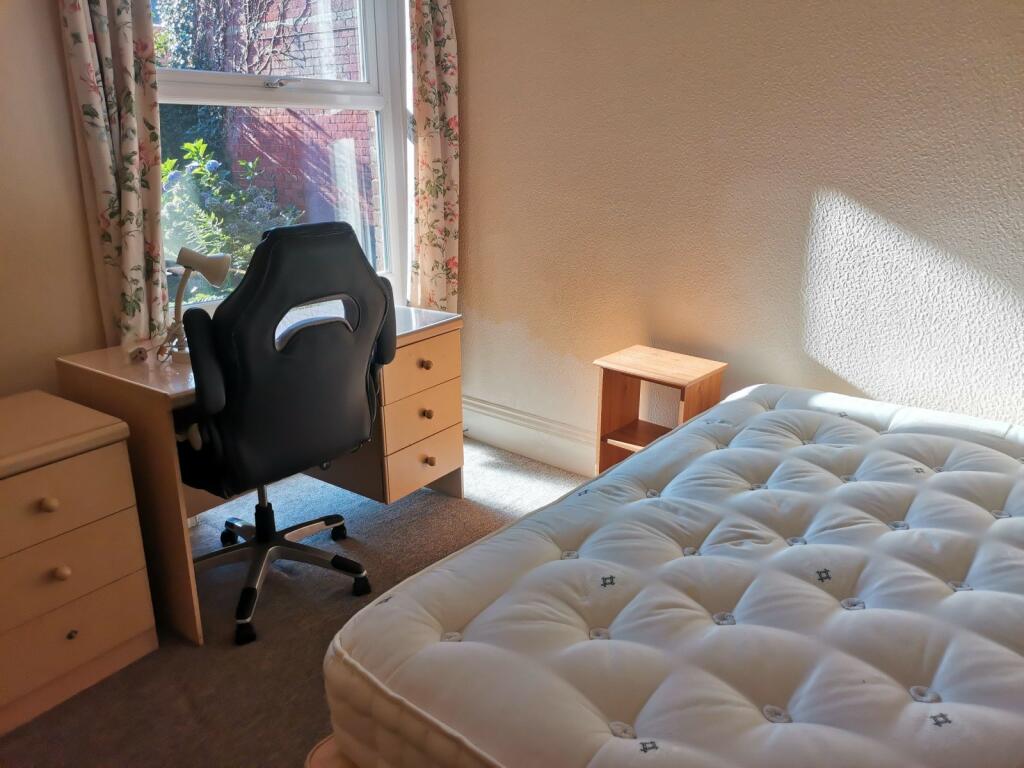 Additional image 6 of 6 bedroom Detached House in Winton