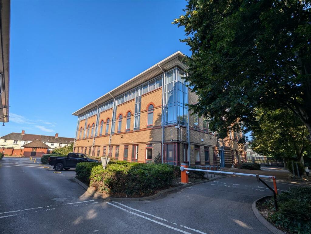 Additional image 5 of 3 Alexandra Gate, Ffordd Pengam, Cardiff, CF24 2UD.