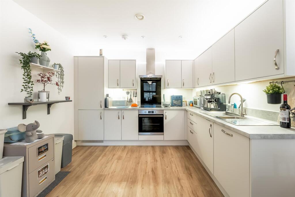 Additional image 4 of Promenade House, Beach Road - SEAFRONT LOCATION