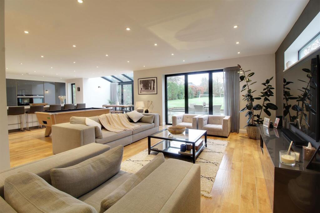 Additional image 43 of Mymms Drive, Brookmans Park