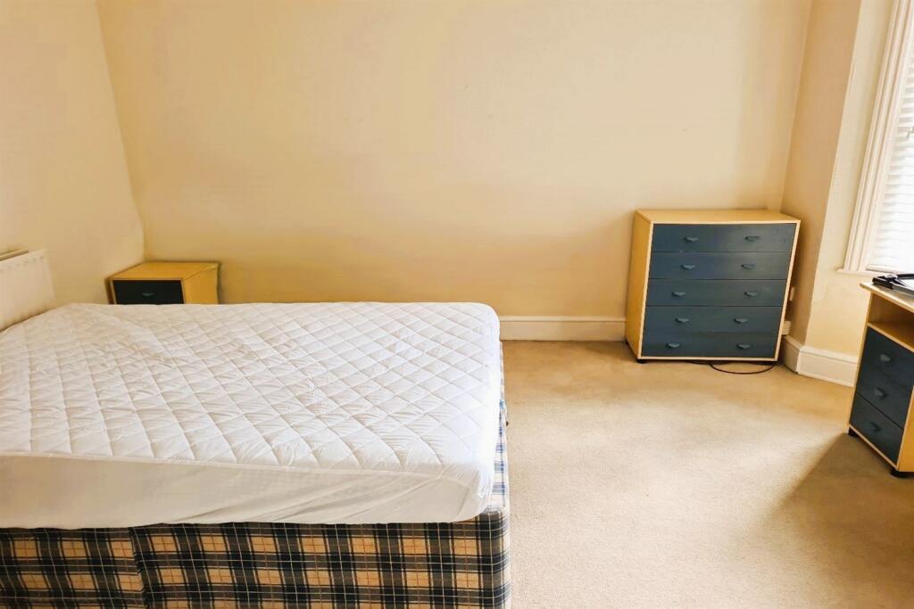 Additional image 3 of 6 bedroom House in Winton