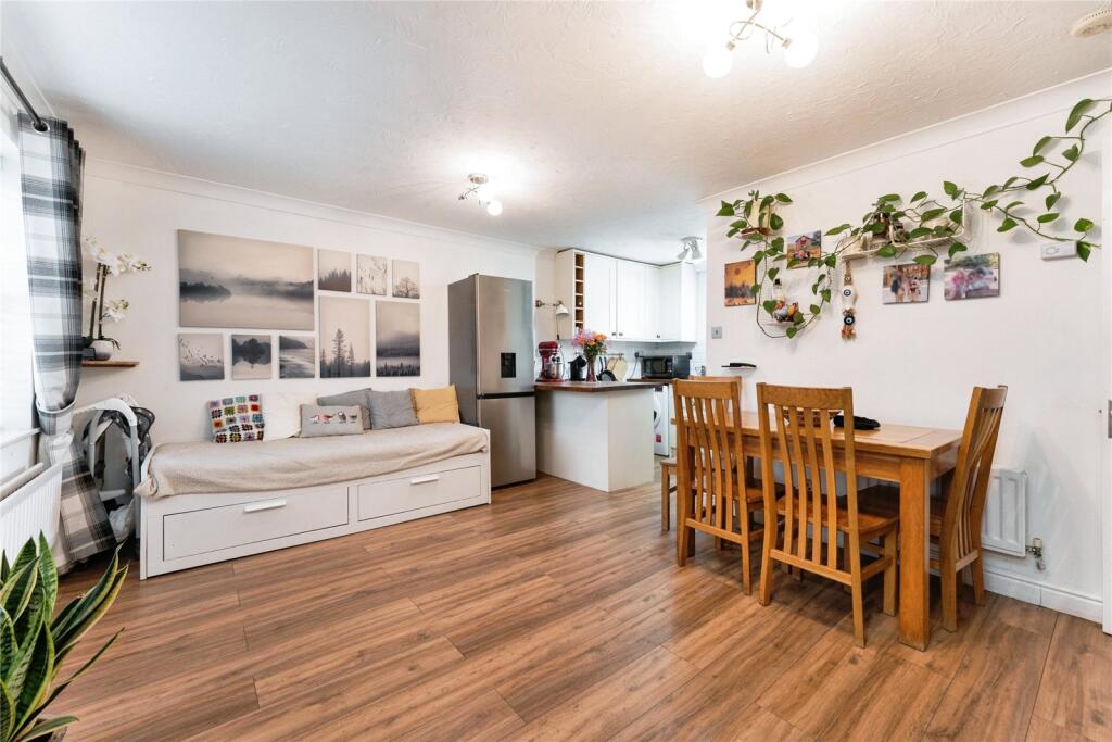 Additional image 5 of Humphries Way, Milton, Cambridge, Cambridgeshire, CB24