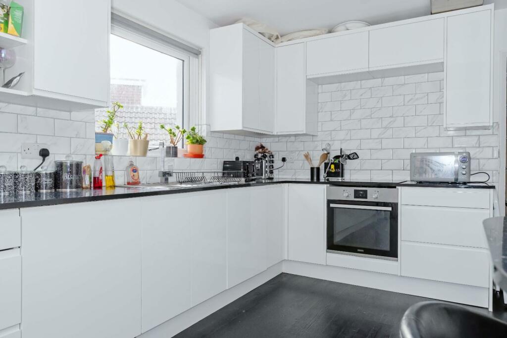 Additional image 5 of Farm Close, Portslade