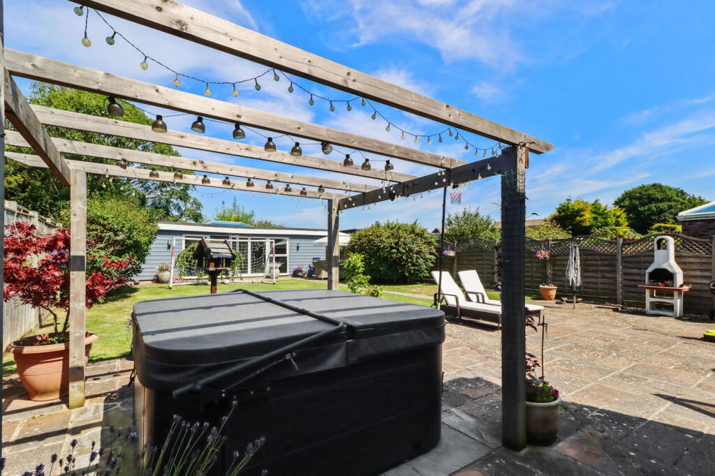 Additional image 40 of Stuart Avenue, Eastbourne, BN21 1UR